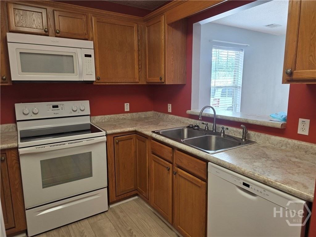 136 Town Park Dr - Photo 7 of 22