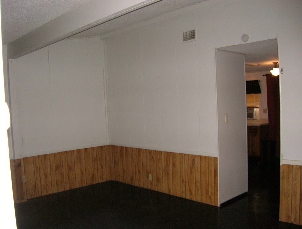 207 E Elm St - Photo 4 of 17