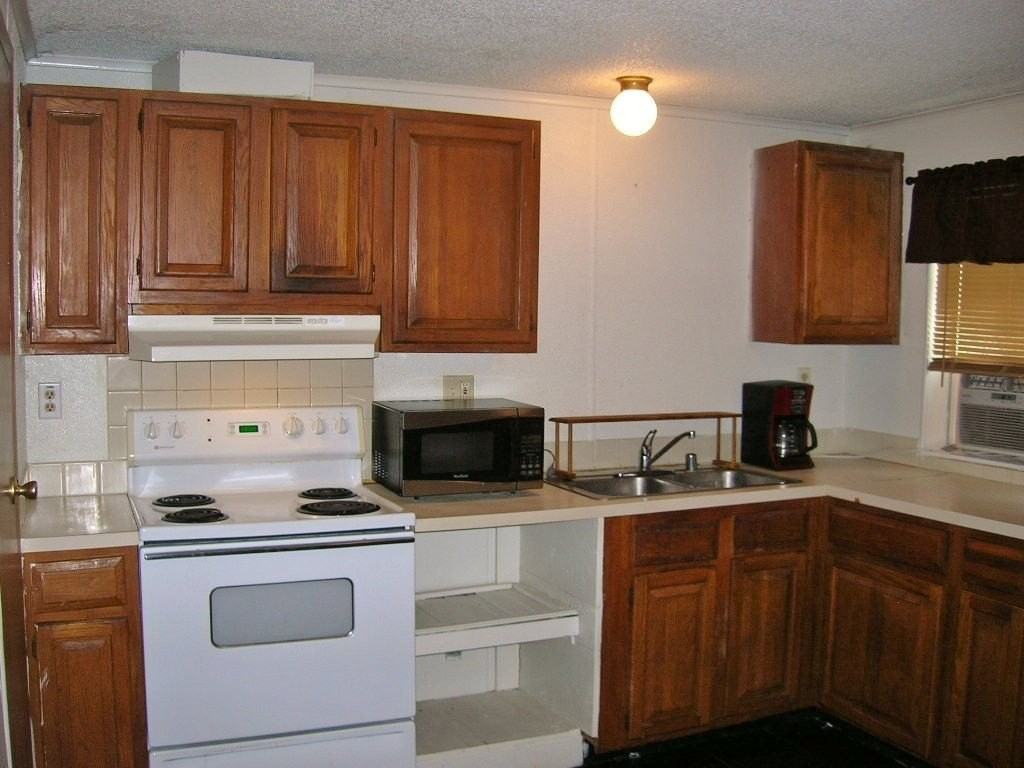 207 E Elm St - Photo 6 of 17