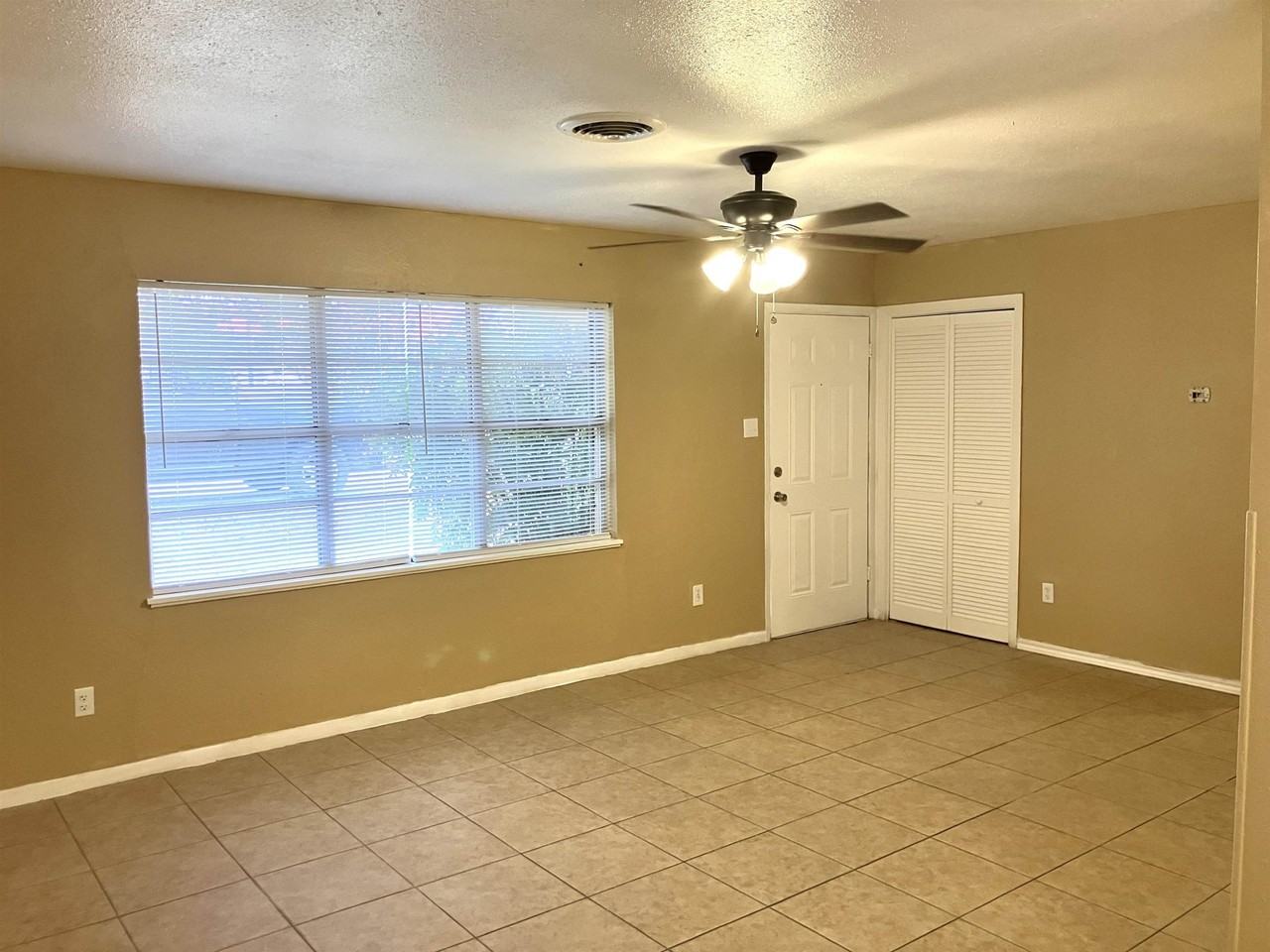 1112A Northwood Dr - Photo 2 of 29