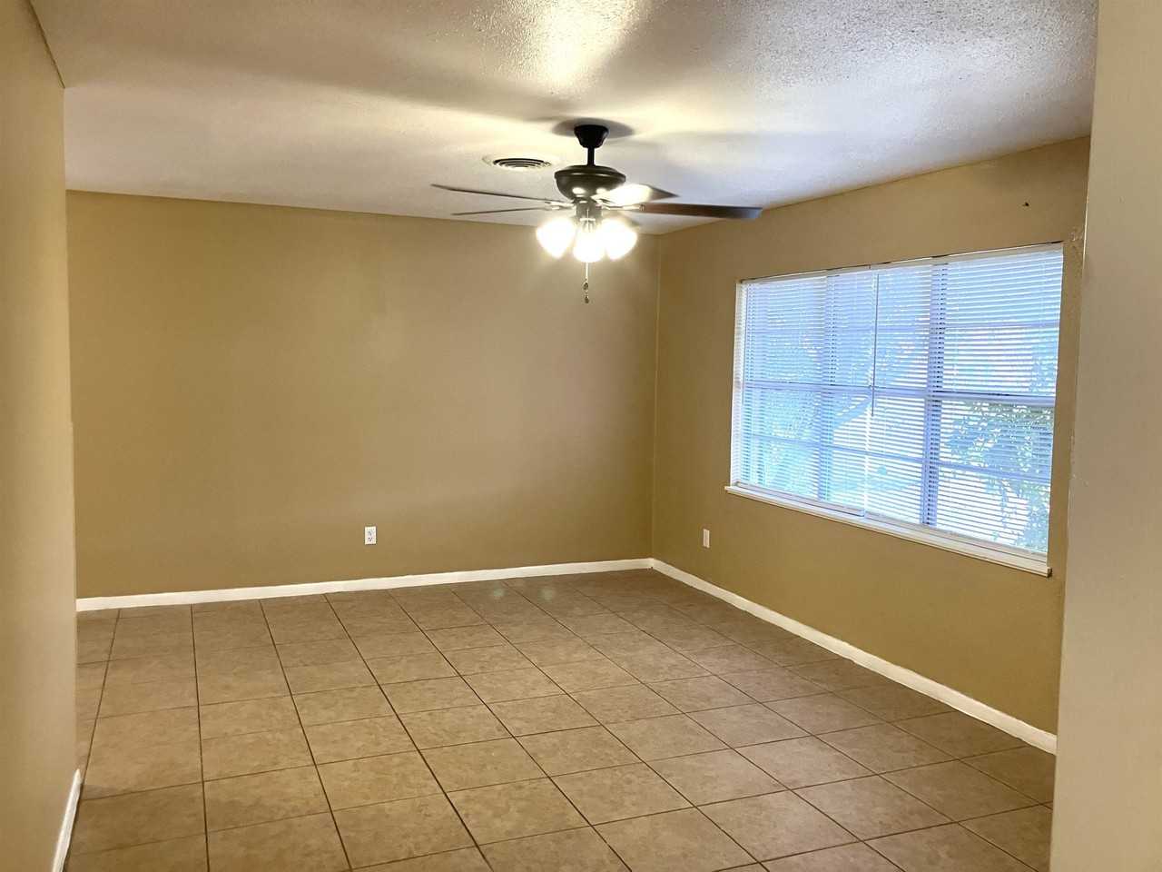 1112A Northwood Dr - Photo 3 of 29