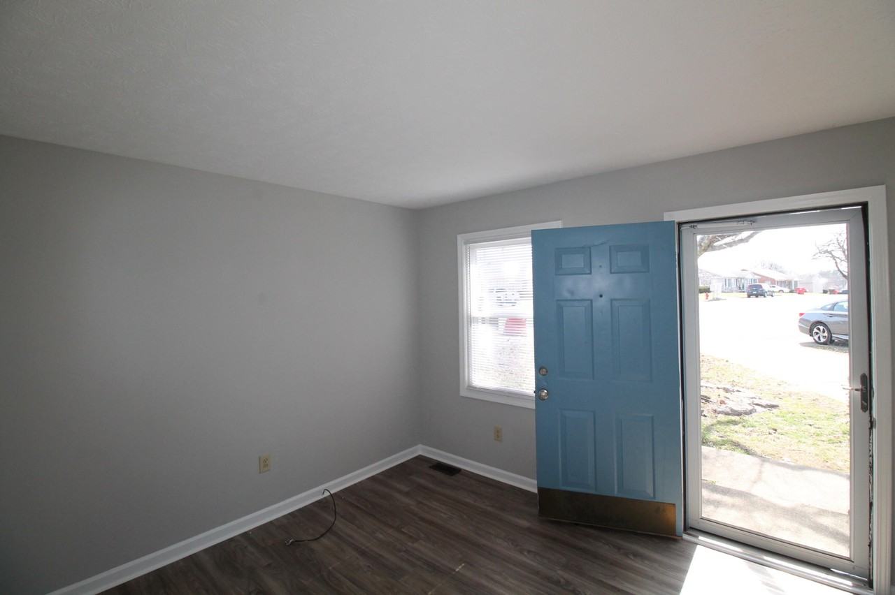 124 Henry Ct - Photo 4 of 13