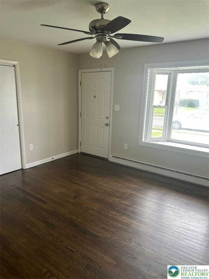 858 N Van Buren St - Photo 2 of 7