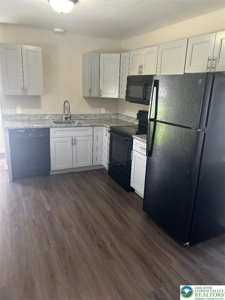 858 N Van Buren St - Photo 3 of 7