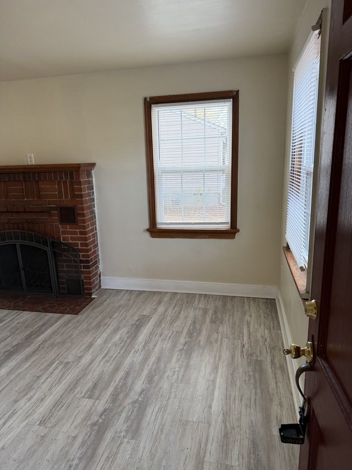 1519 Byron St #1 - Photo 6 of 15