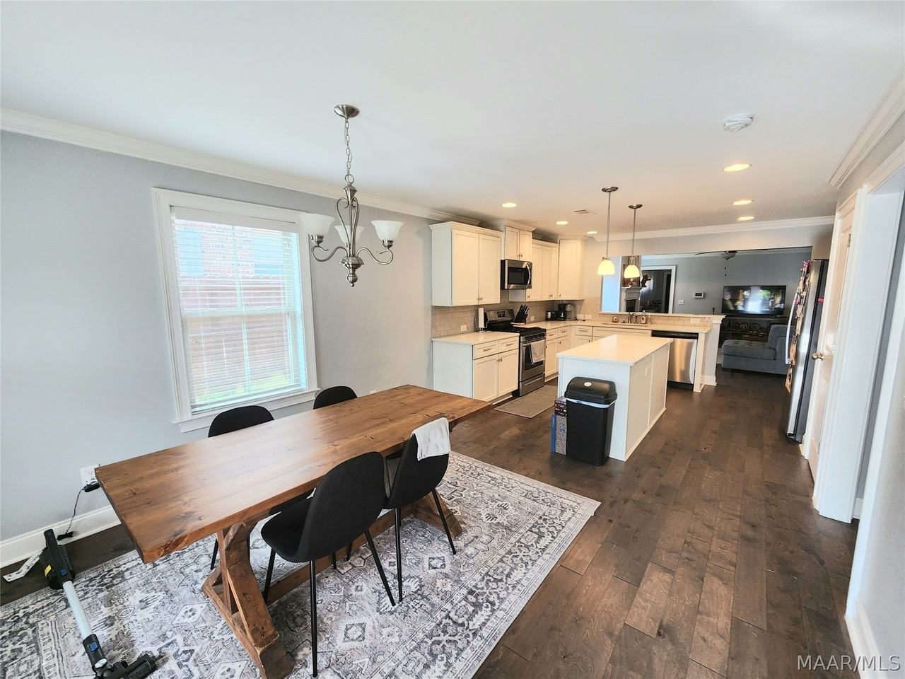 920 Delaney Dr - Photo 3 of 18