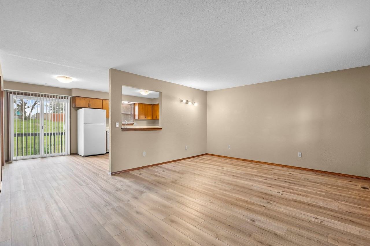 615 Oak St - Photo 3 of 14