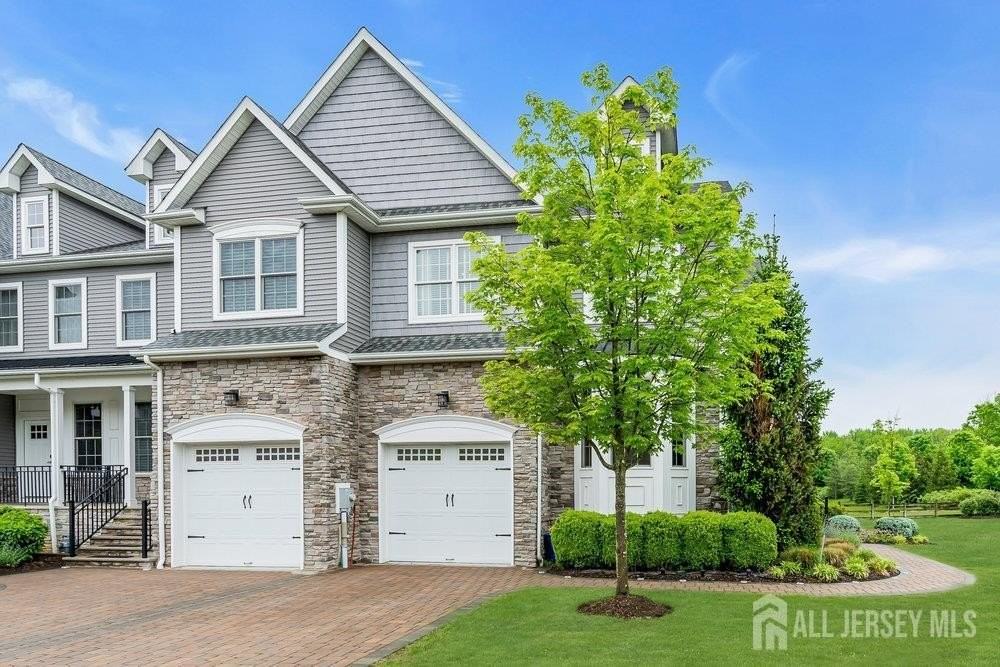 47 Mccormick Ave N - Photo 2 of 39