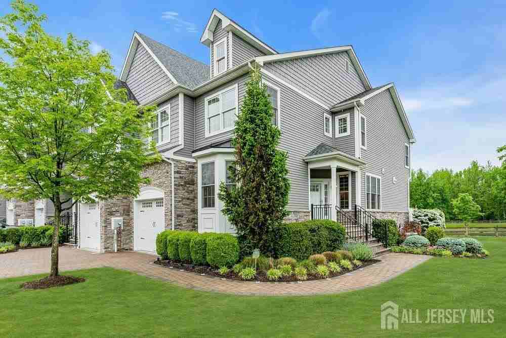 47 Mccormick Ave N - Photo 3 of 39