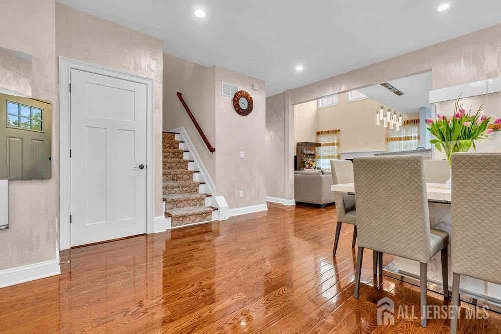 47 Mccormick Ave N - Photo 6 of 39