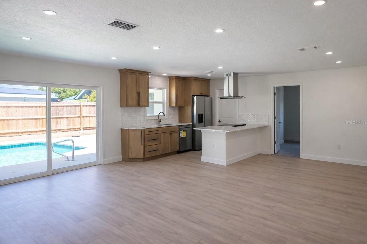 4018 29th Ave W - Photo 2 of 36