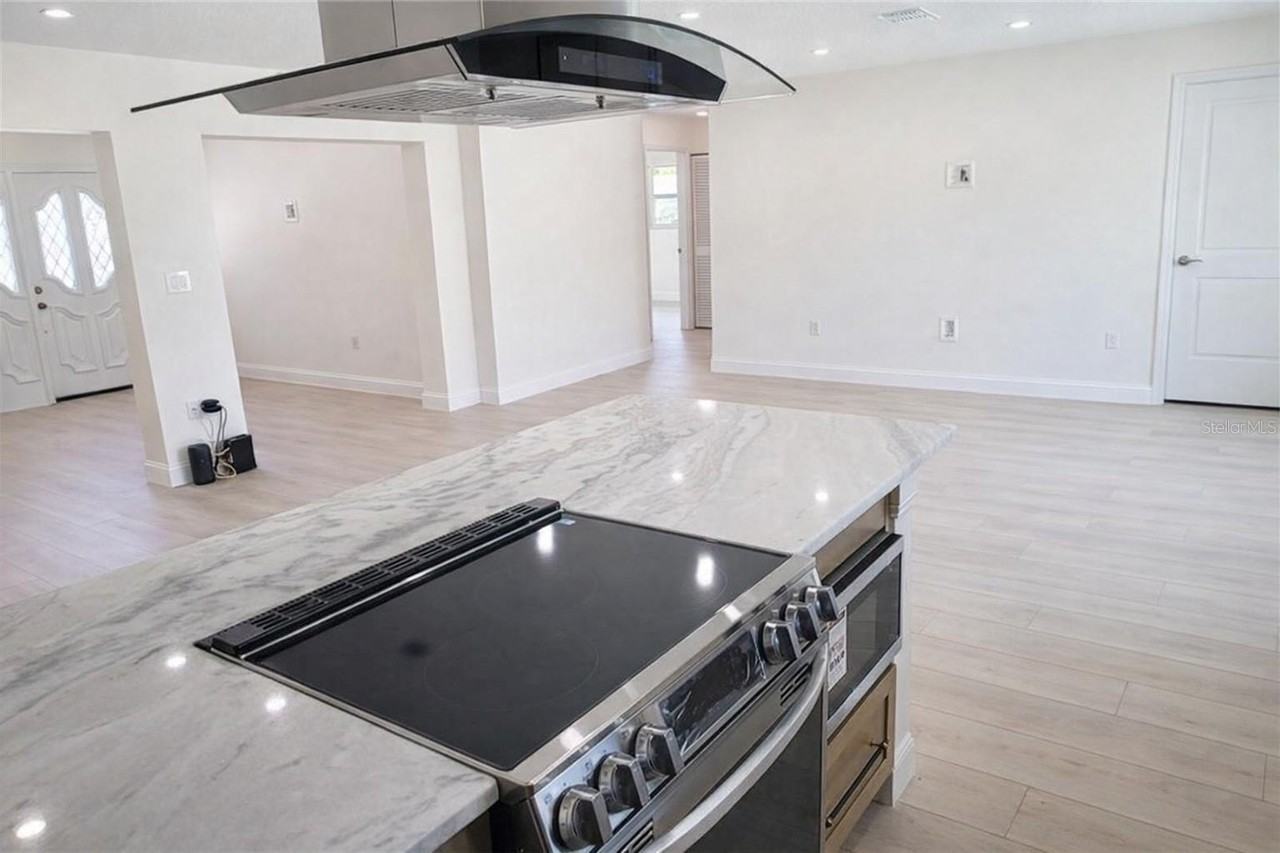 4018 29th Ave W - Photo 3 of 36