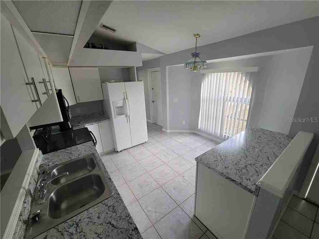 7413 Crock Ave - Photo 2 of 14