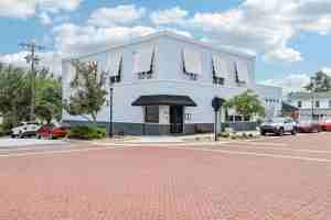 featured image of 801 W Montrose St #C