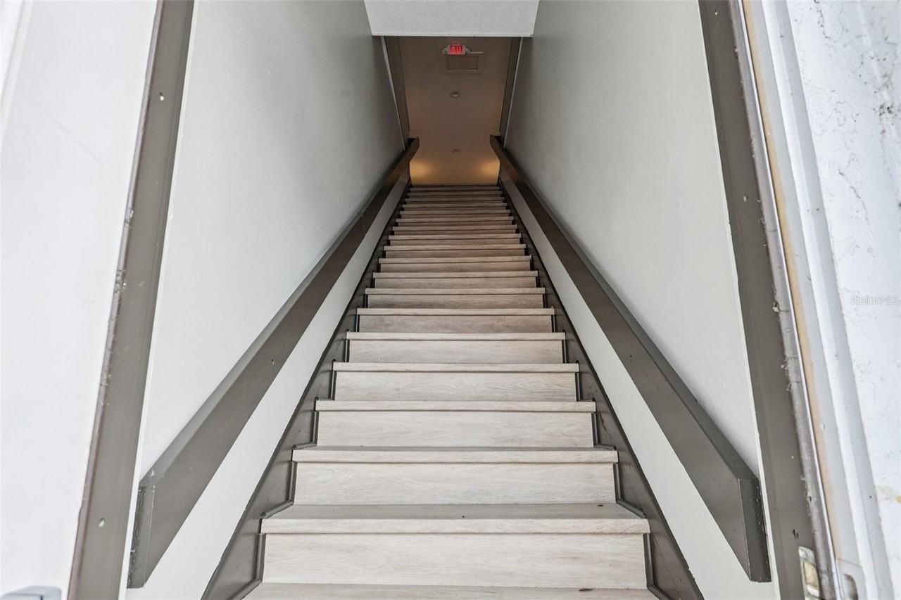 801 W Montrose St #C - Photo 4 of 17