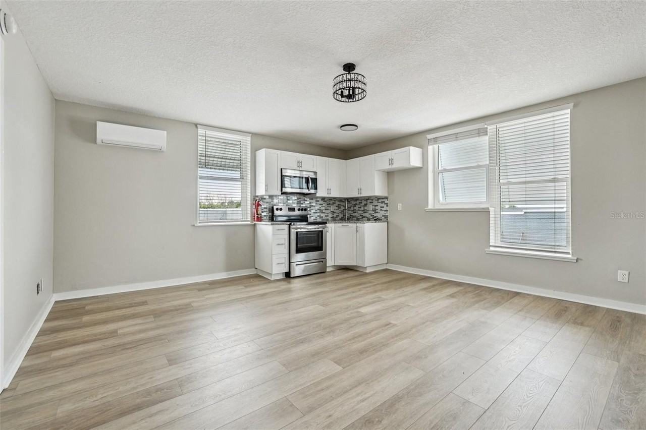 801 W Montrose St #C - Photo 5 of 17