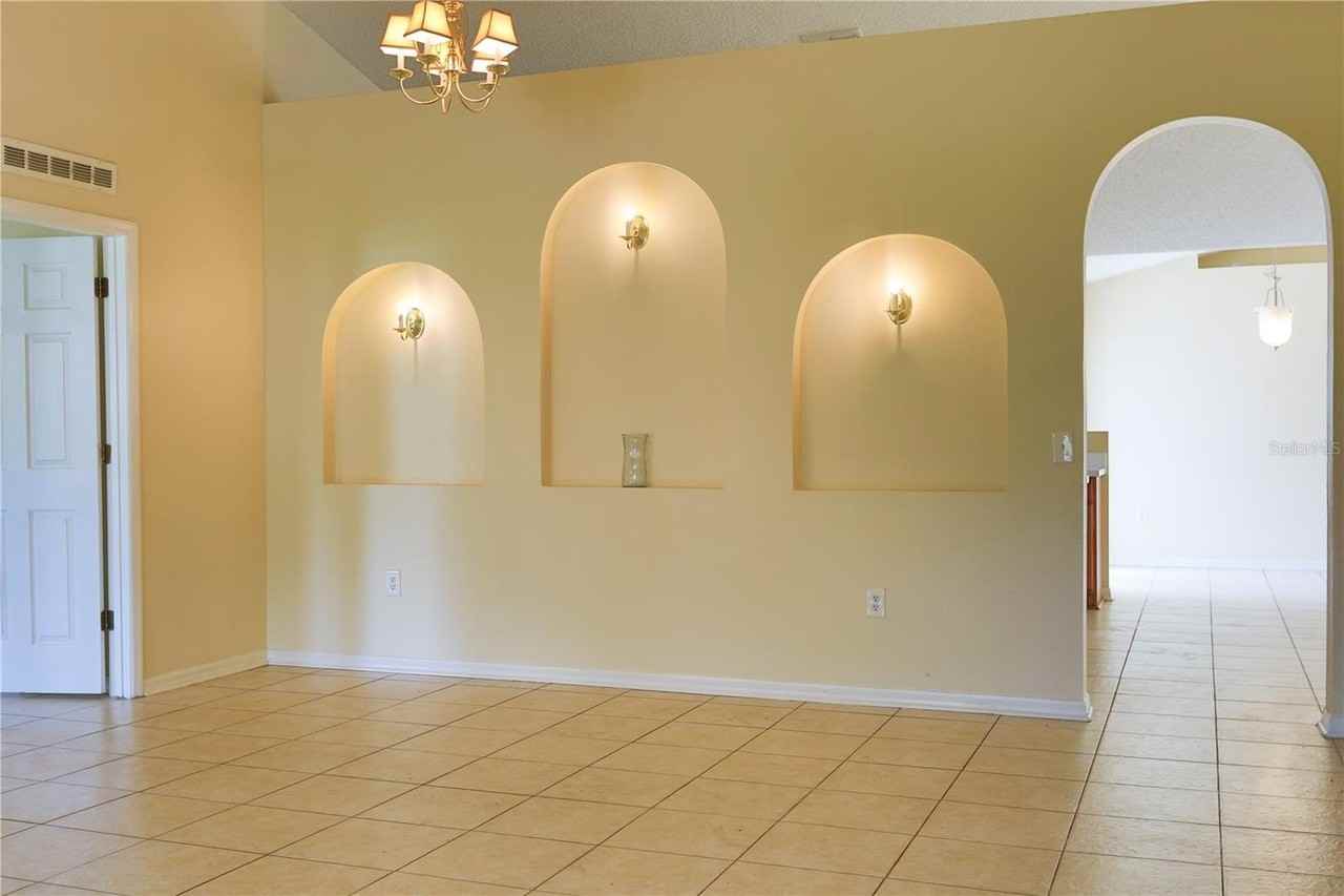 956 Gascony Ct - Photo 4 of 18