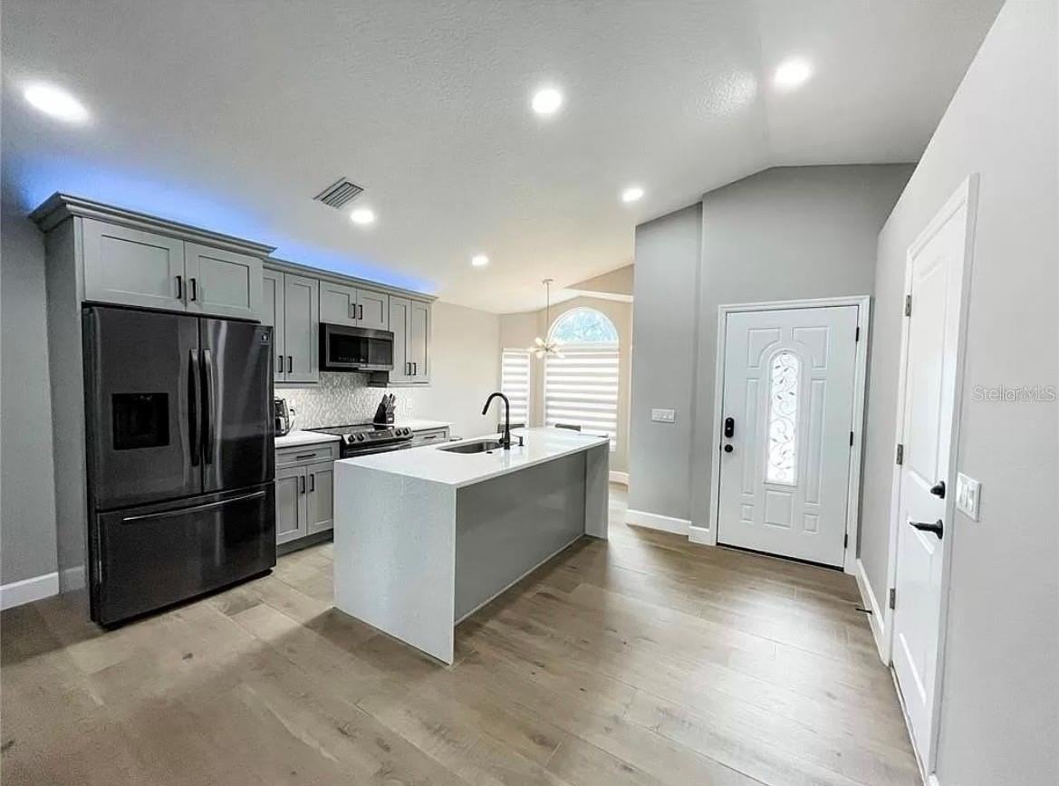 18505 3rd Ave - Photo 2 of 25