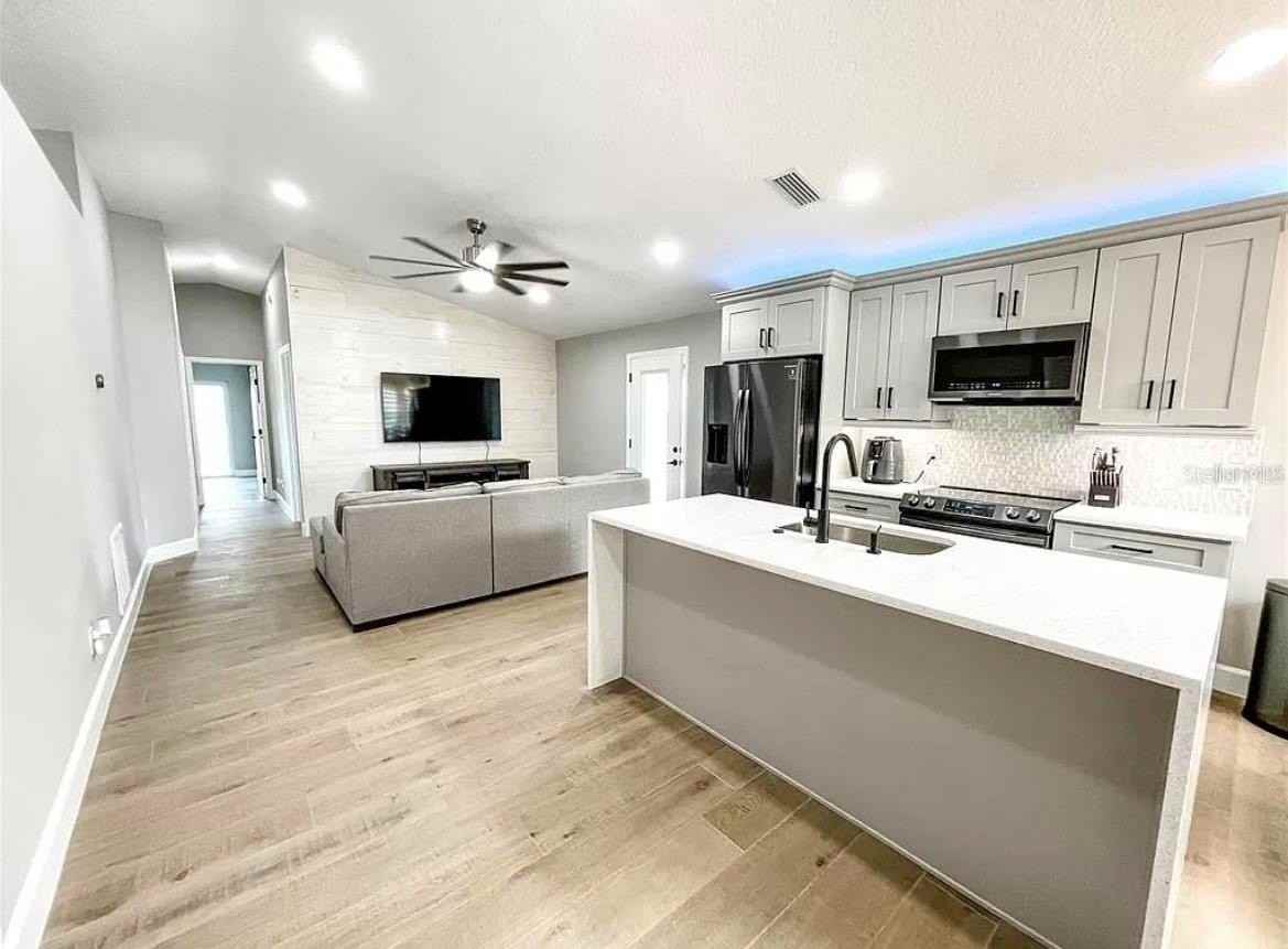 18505 3rd Ave - Photo 3 of 25