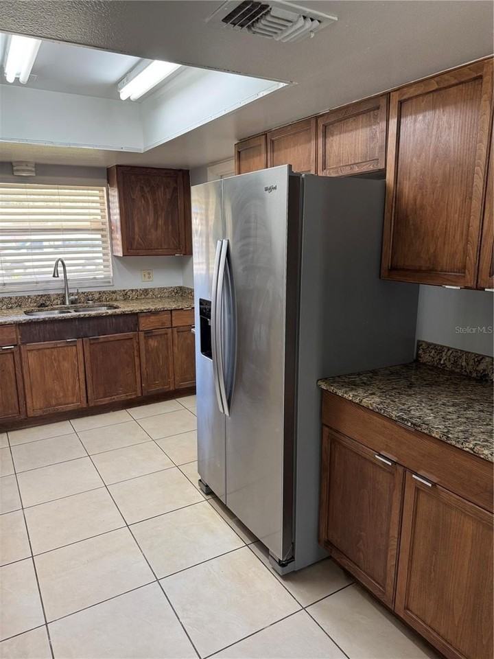 891 Florida Pkwy - Photo 5 of 20