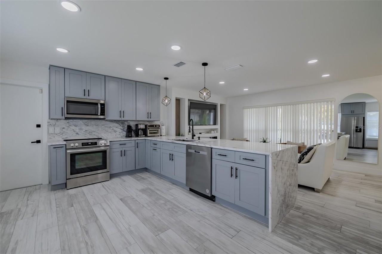 23700 Lake Hills Dr - Photo 4 of 50