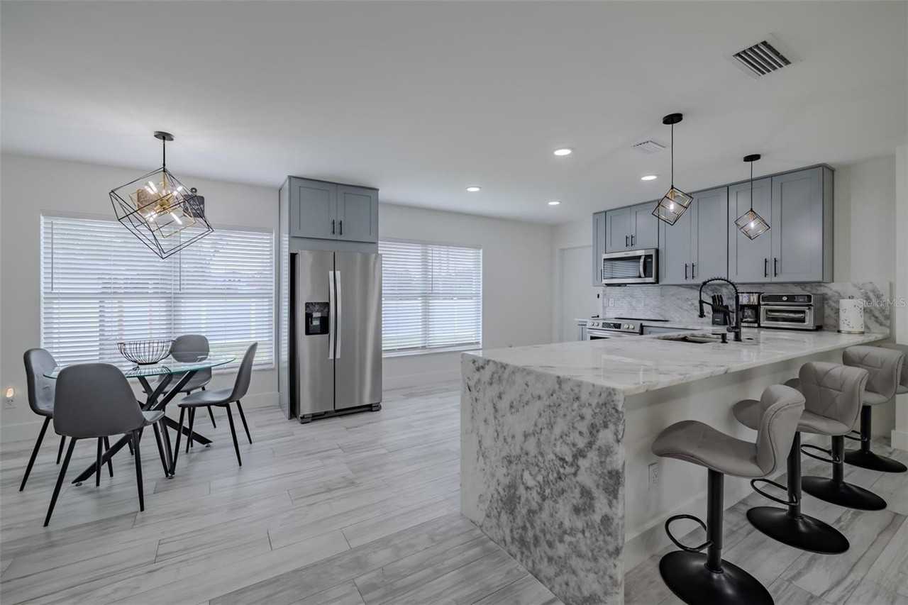 23700 Lake Hills Dr - Photo 5 of 50