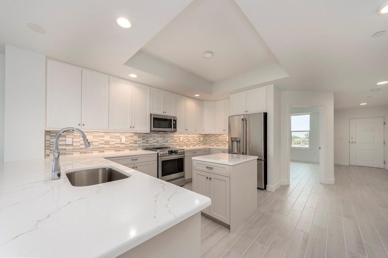 125 Island Way #504 - Photo 5 of 30