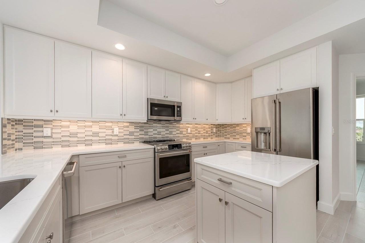 125 Island Way #504 - Photo 6 of 30