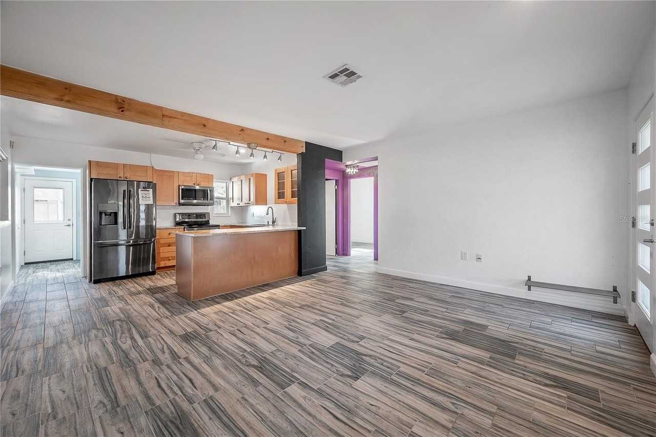 3811 44th Ave N - Photo 4 of 37