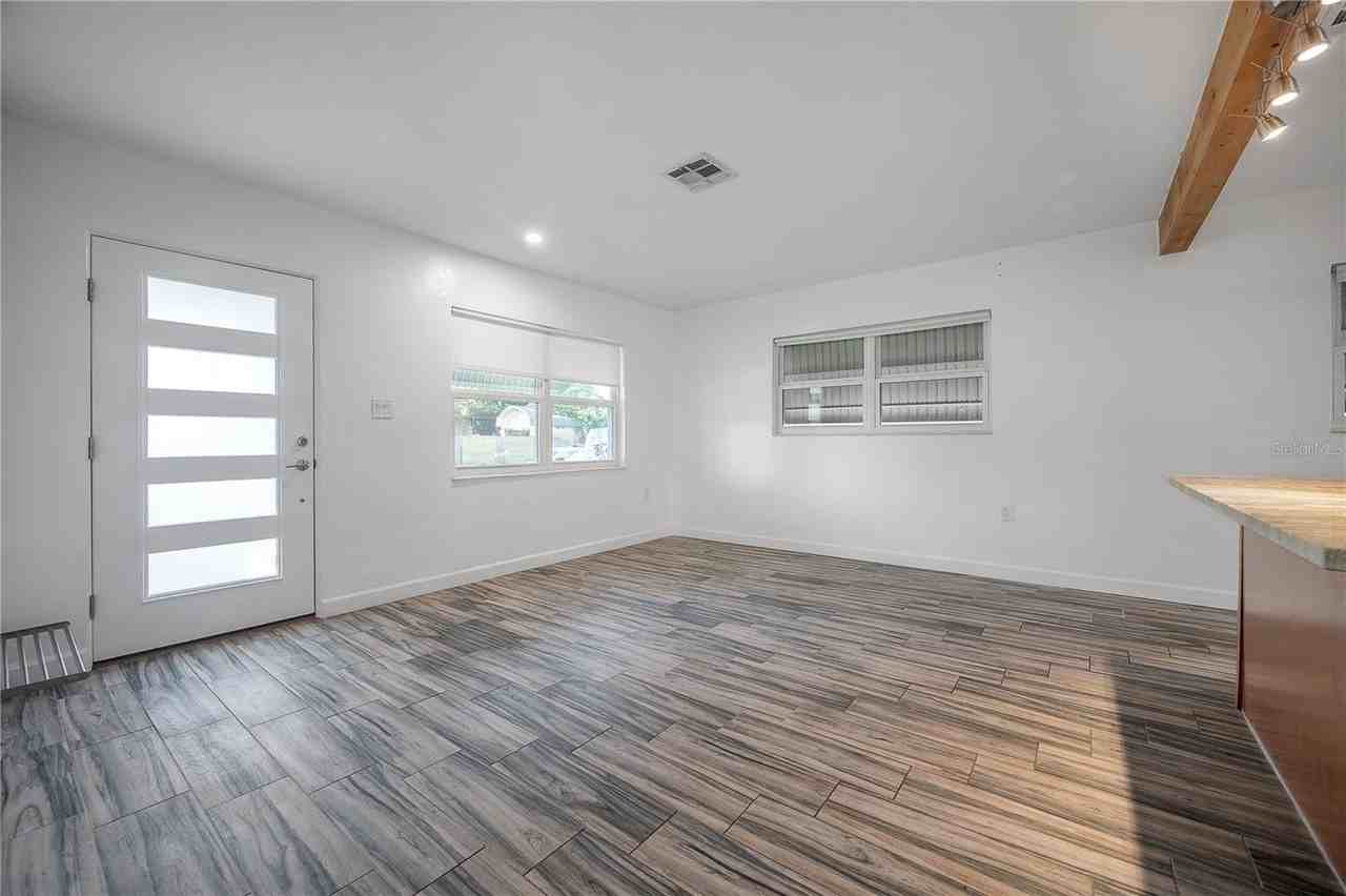 3811 44th Ave N - Photo 6 of 37