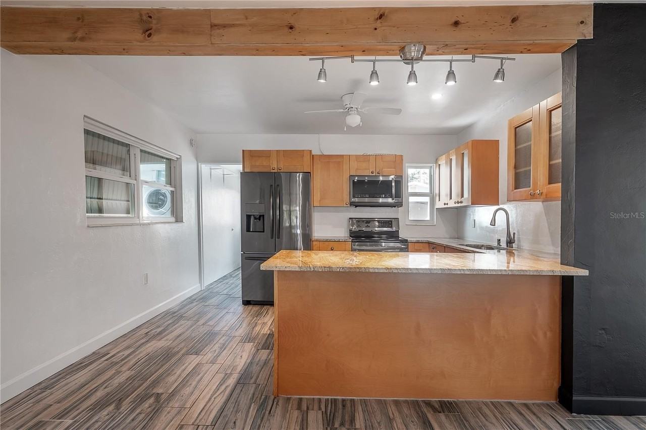 3811 44th Ave N - Photo 7 of 37