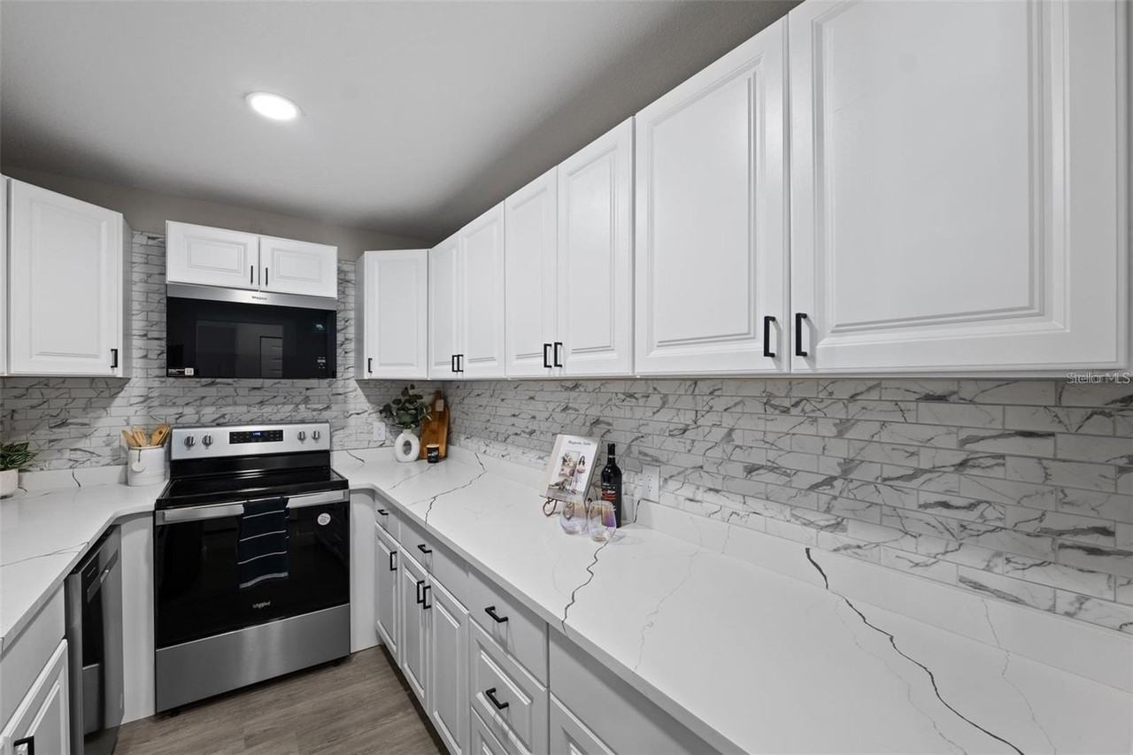 4610 W Gray St #109 - Photo 2 of 30