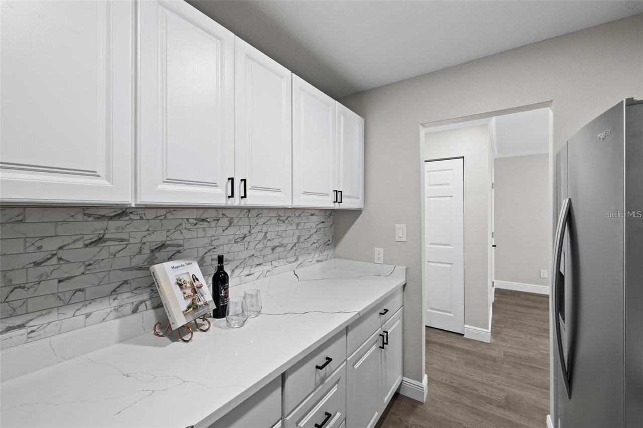 4610 W Gray St #109 - Photo 4 of 30