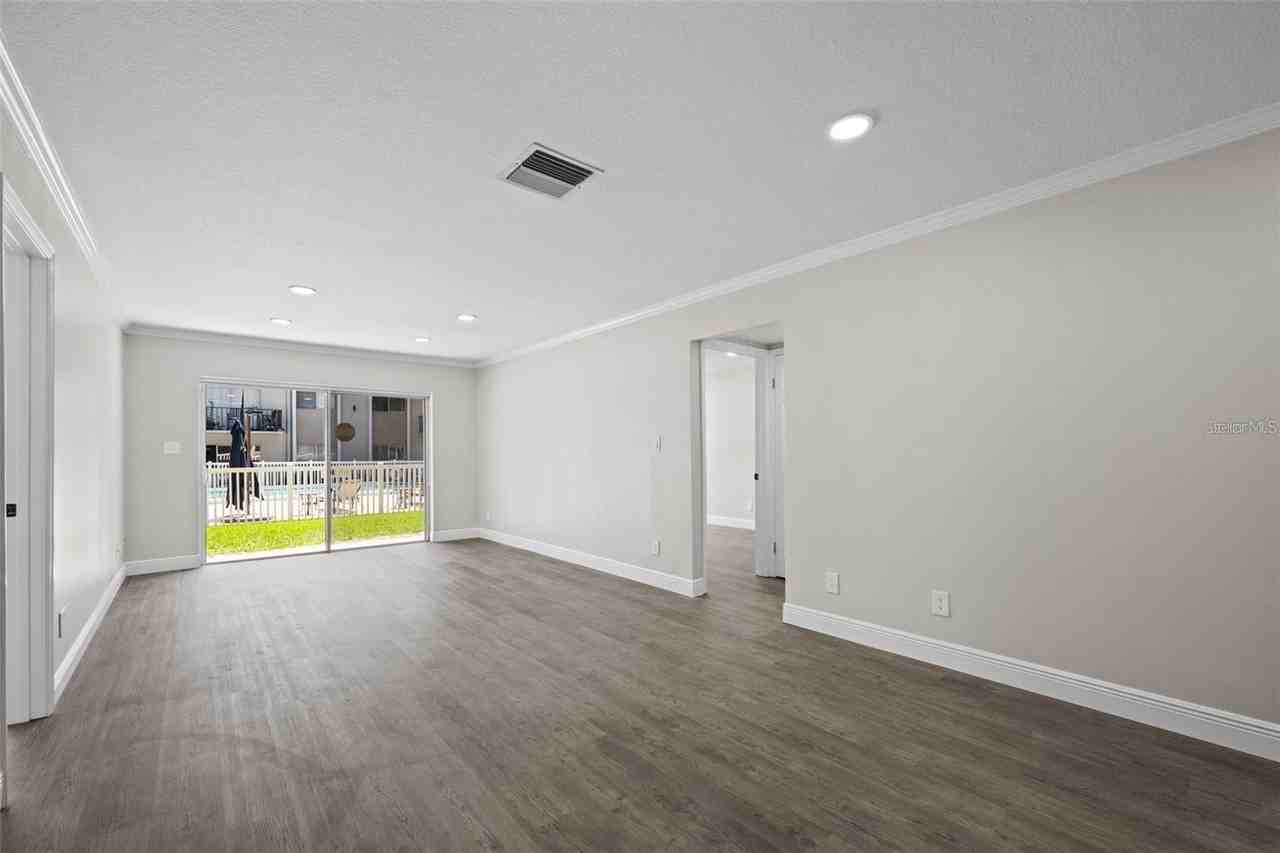 4610 W Gray St #109 - Photo 7 of 30