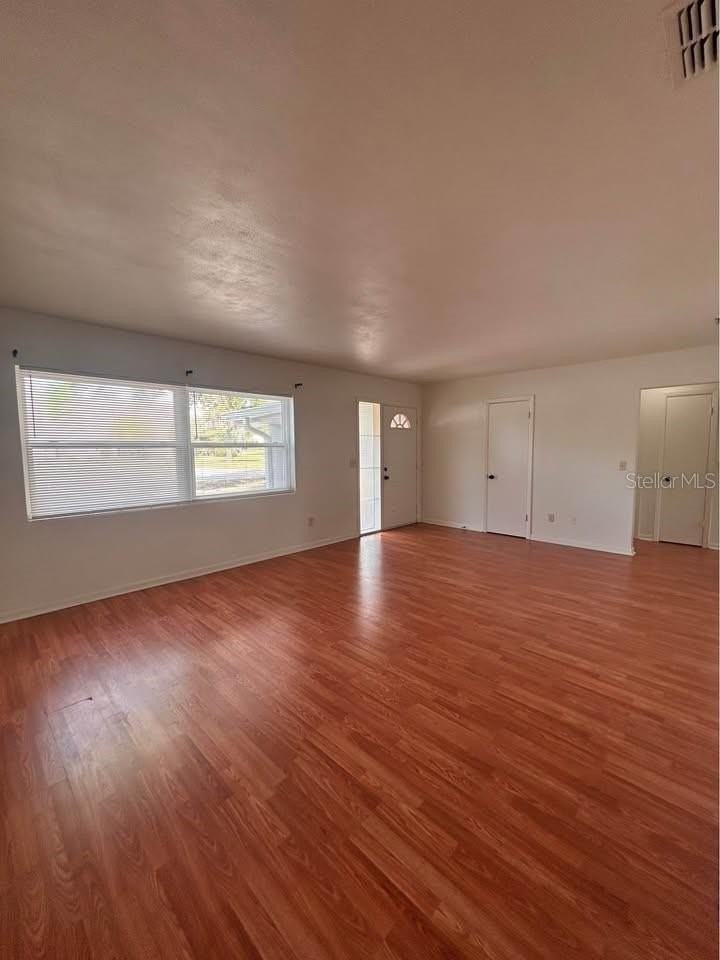 1487 Otten St - Photo 2 of 20