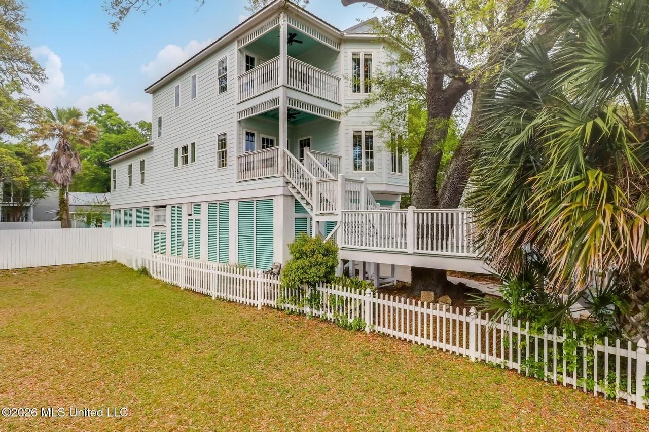 1324 Beach Blvd - Photo 2 of 35