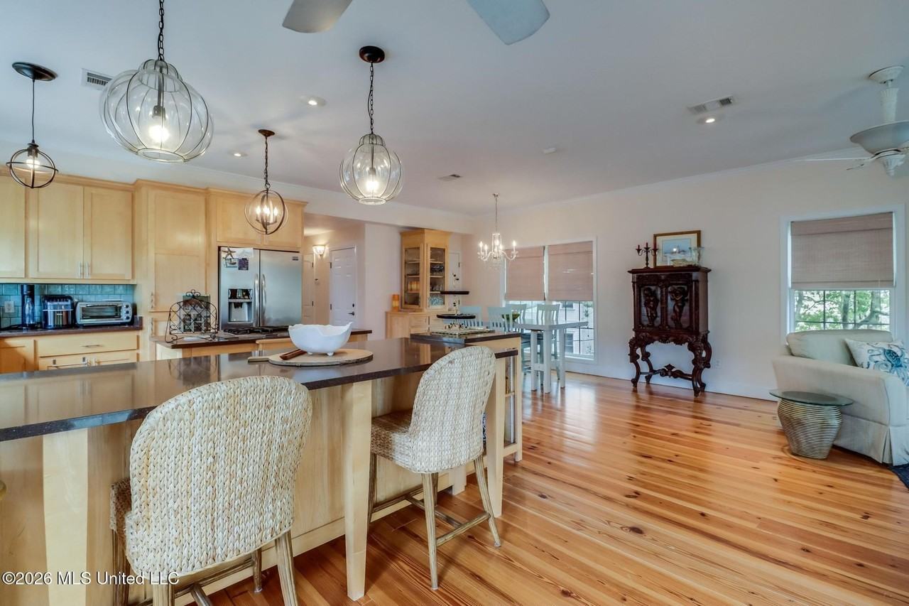 1324 Beach Blvd - Photo 4 of 35