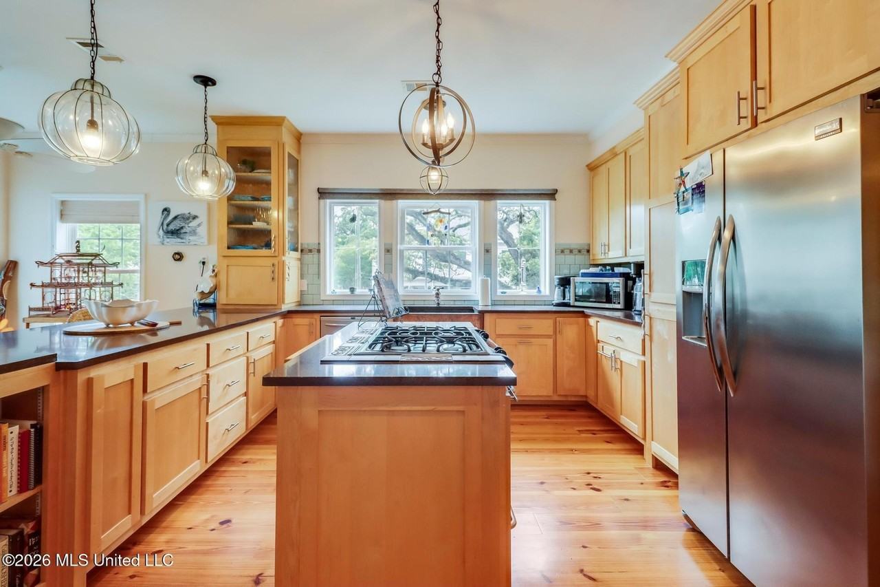 1324 Beach Blvd - Photo 5 of 35
