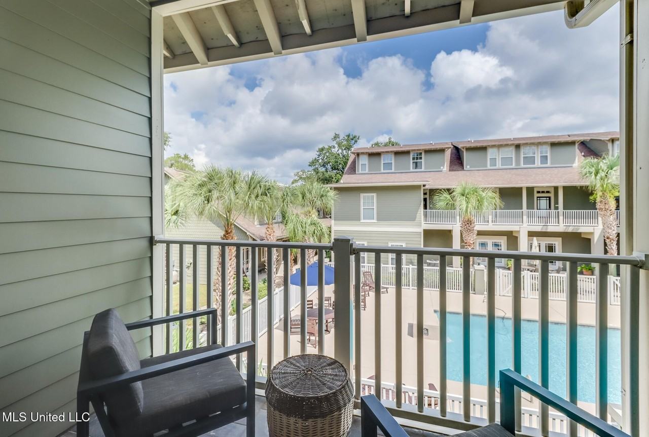 922 Porter Ave Apt 220 - Photo 3 of 26