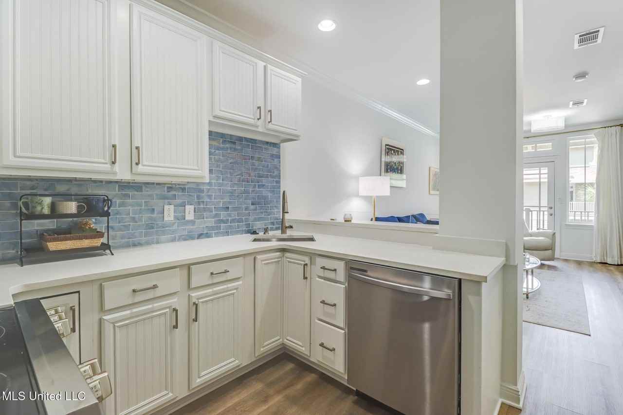 922 Porter Ave Apt 220 - Photo 5 of 26