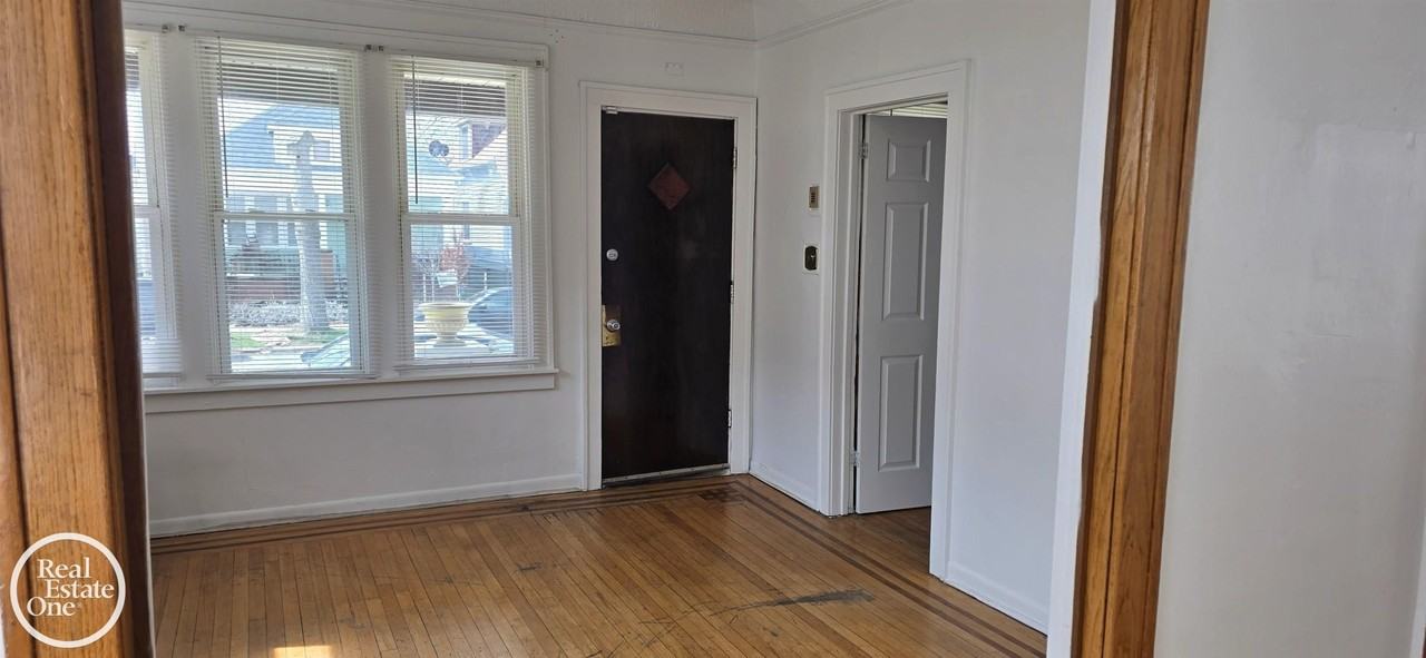 12080 Saint Aubin St - Photo 3 of 8