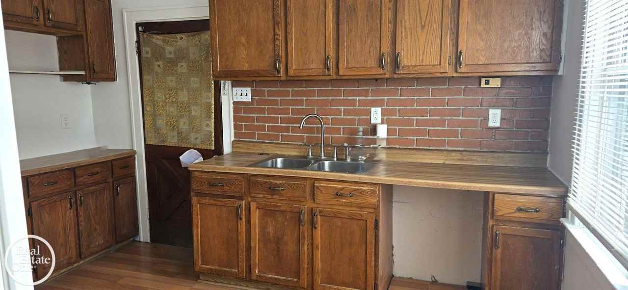 12080 Saint Aubin St - Photo 7 of 8