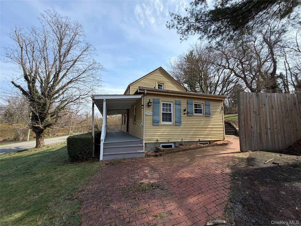 327 W Neck Rd - Photo 3 of 27