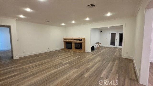 18224 Chatsworth St - Photo 2 of 8