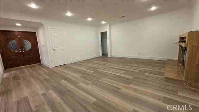 18224 Chatsworth St - Photo 3 of 8