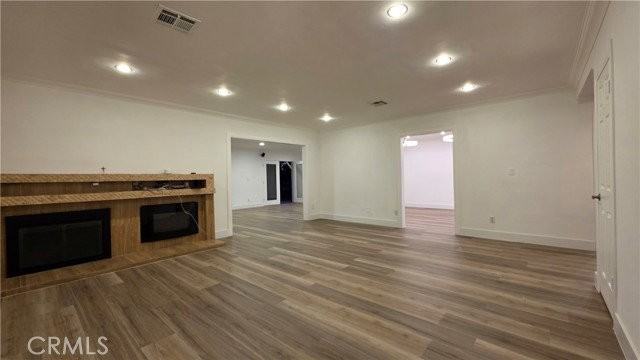 18224 Chatsworth St - Photo 6 of 8