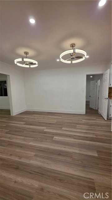 18224 Chatsworth St - Photo 7 of 8