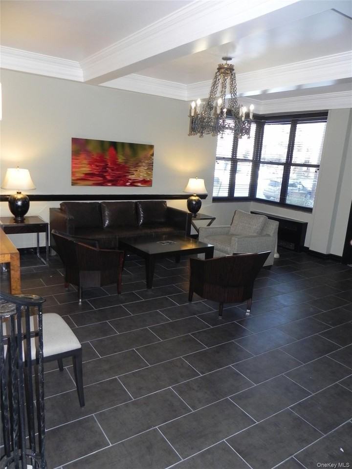 160 S Middle Neck Rd Apt 1n - Photo 2 of 15