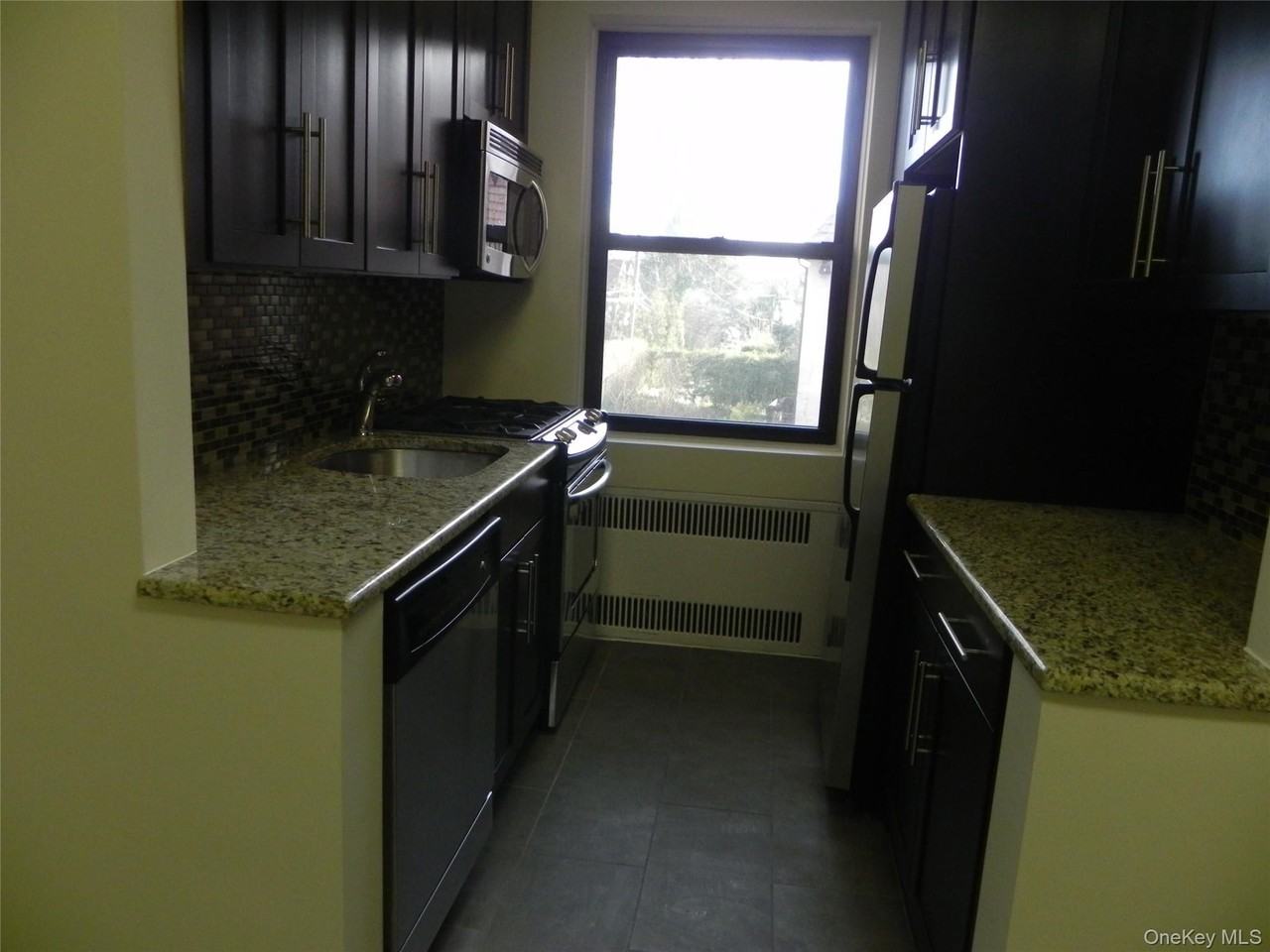 160 S Middle Neck Rd Apt 1n - Photo 7 of 15