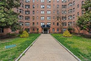 featured image of 33 William St Apt L3
